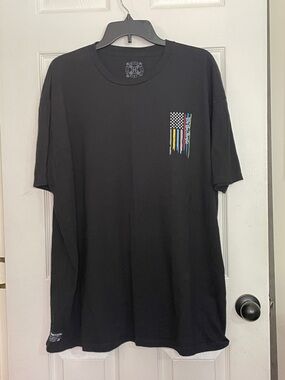 Men's Howitzer Black Short-Sleeve Pocket Tee with Color-Strip Graphic. Size 3XL